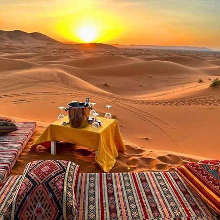 Отель Amazing Luxury Camp Мерзуга Экстерьер фото